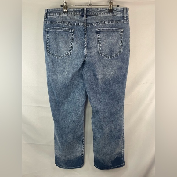 LOGO jeans. Cute with many shades of blue and whispered at the hips. Size 16P - Picture 3 of 5